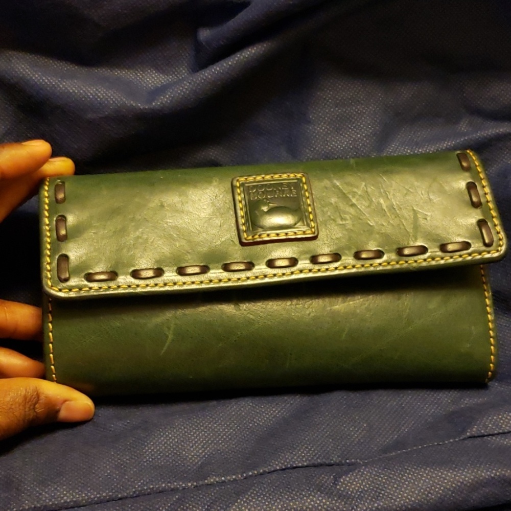 Dooney and bourke wallet